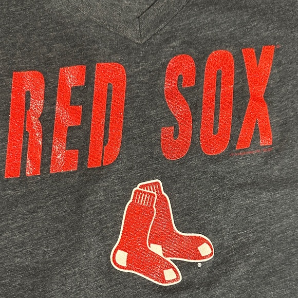 GENUINE MERCHANDISE MLB Women’s Red Sox V-Neck T-Shirt, Size M, EUC - Picture 3 of 4